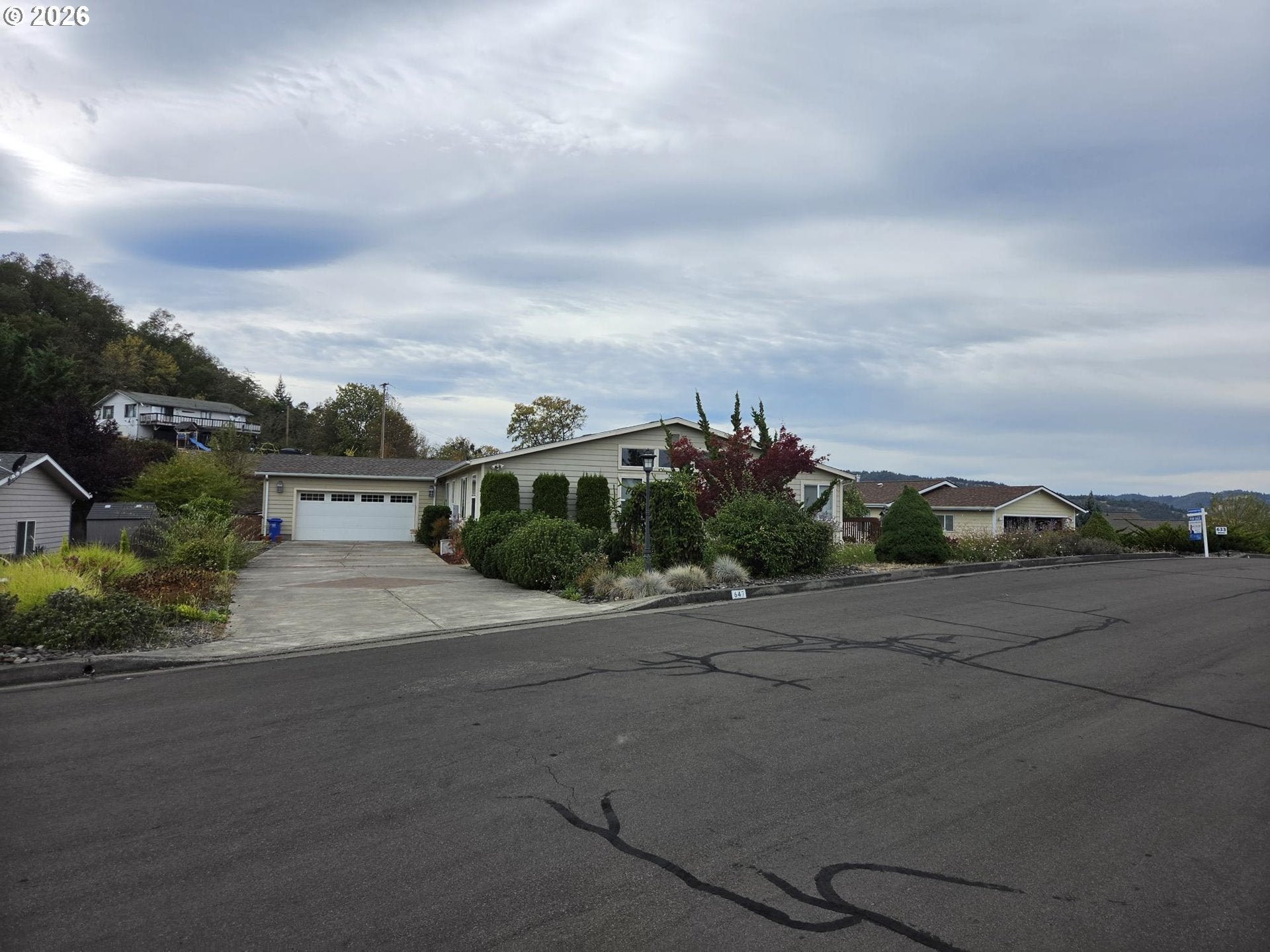 647 HIGHLAND VISTA LN
