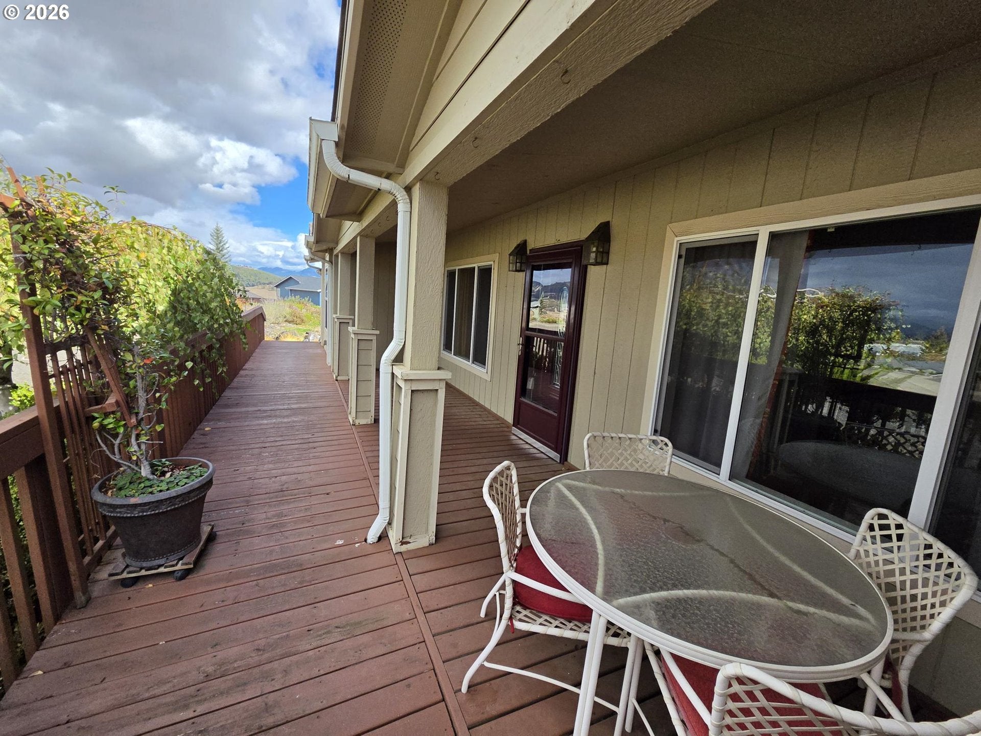 647 HIGHLAND VISTA LN