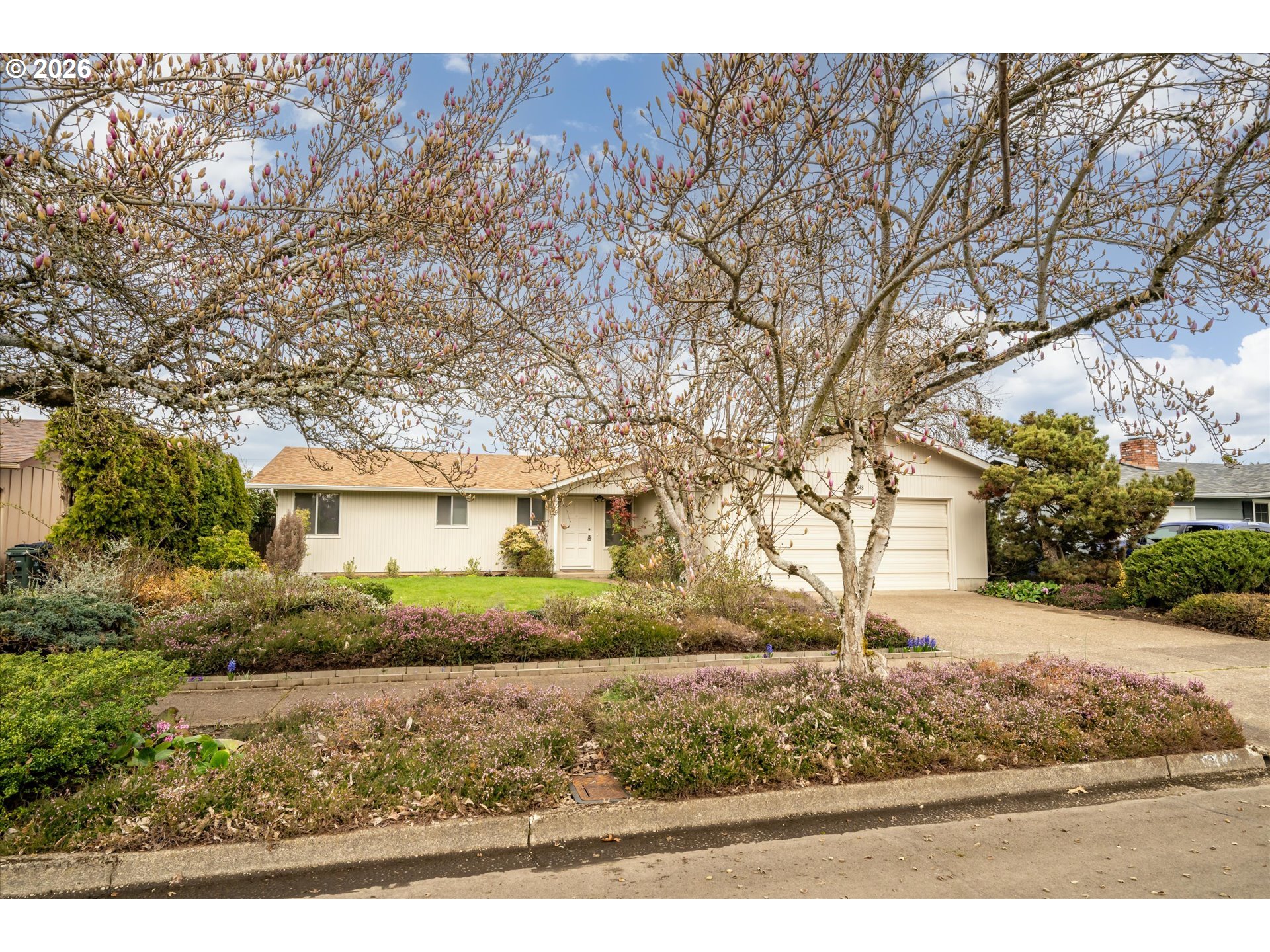 Photo 1 of 37 — 948 V ST, Springfield, OR 97477