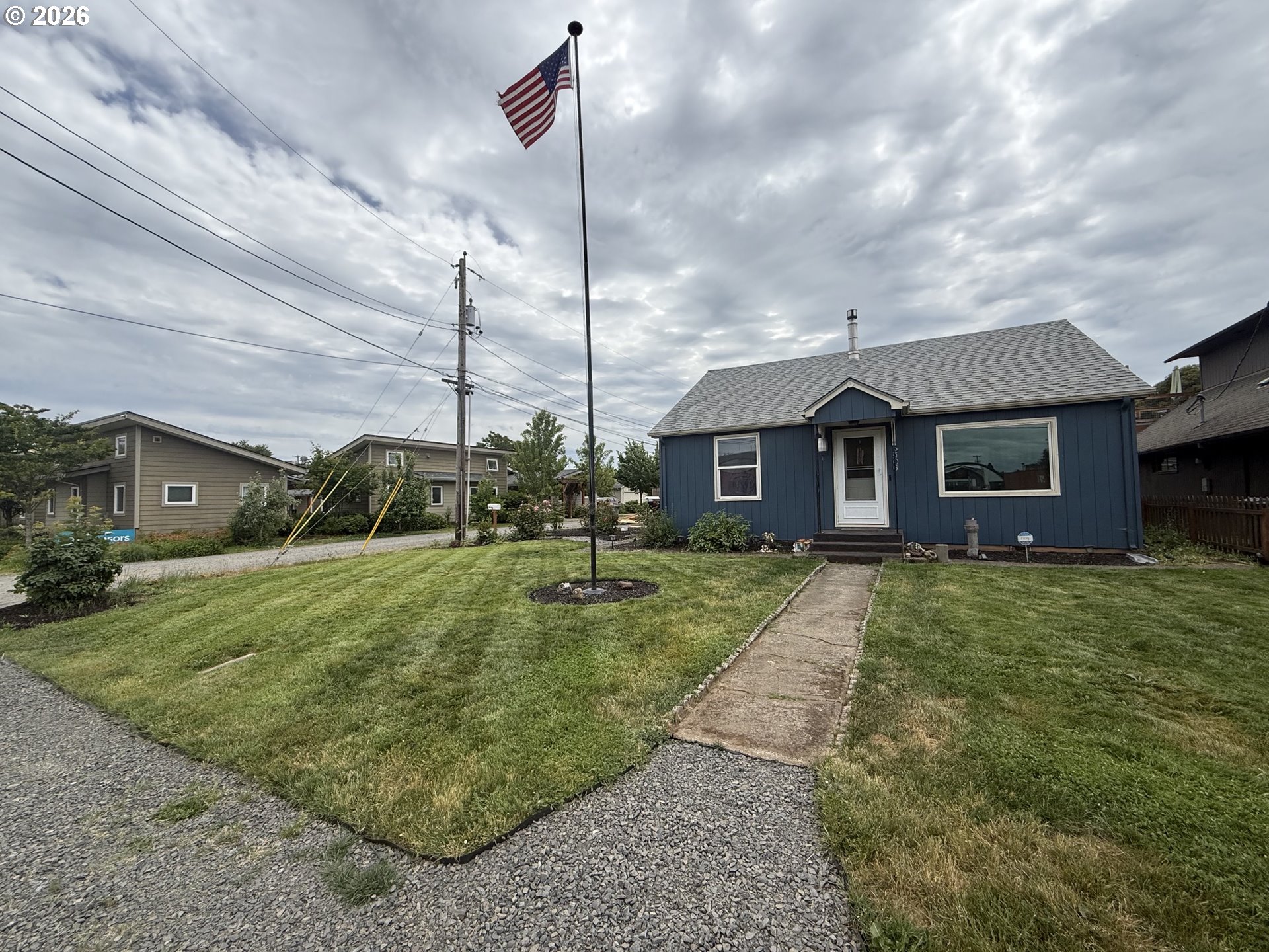 2906 ELMIRA RD