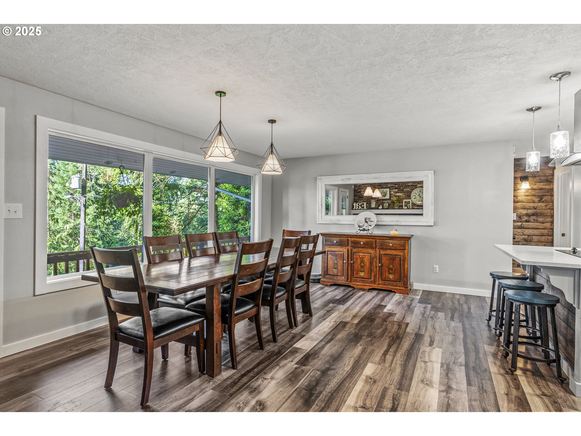 2342 E LYNNWOOD DR