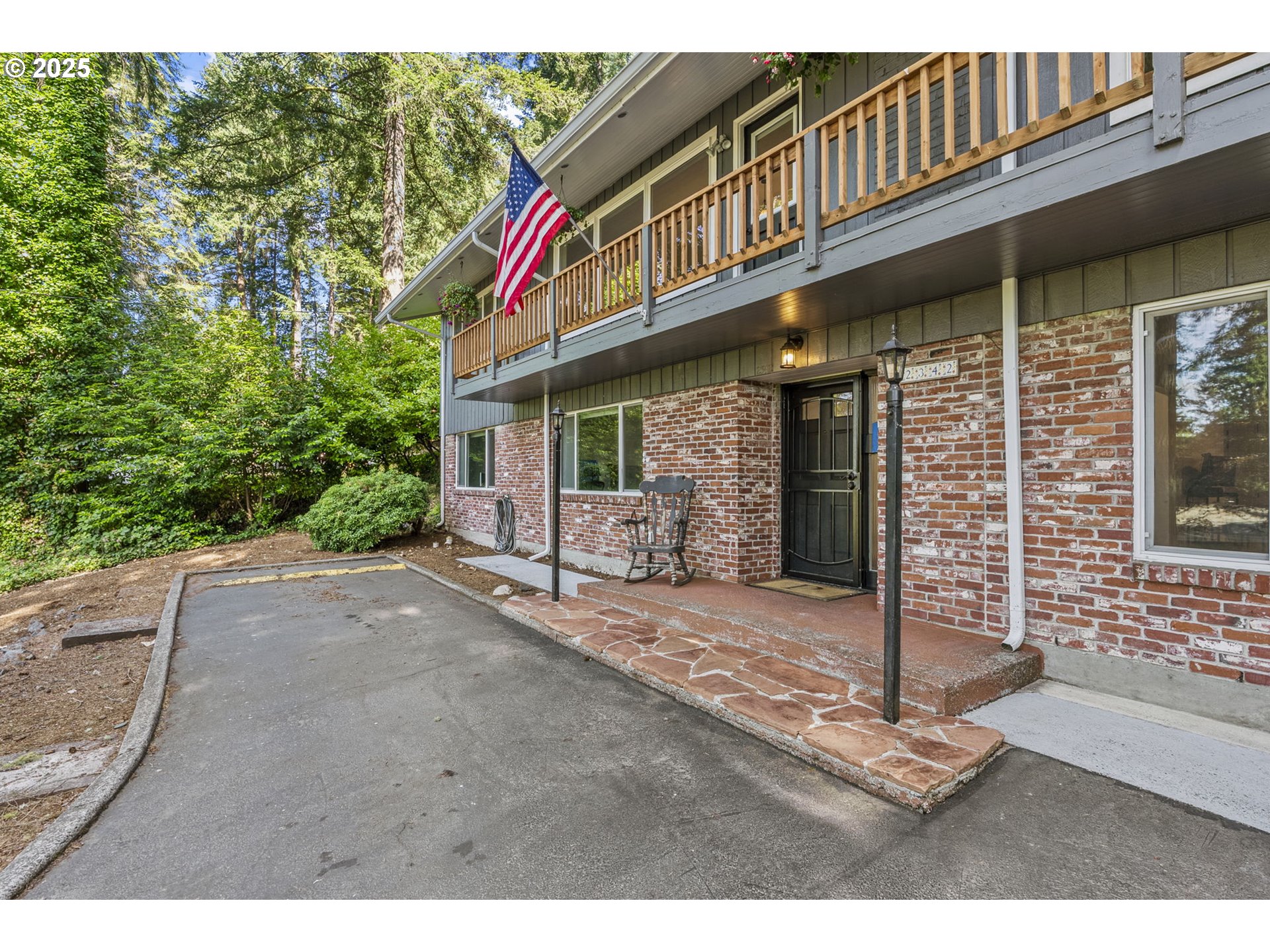 2342 E LYNNWOOD DR