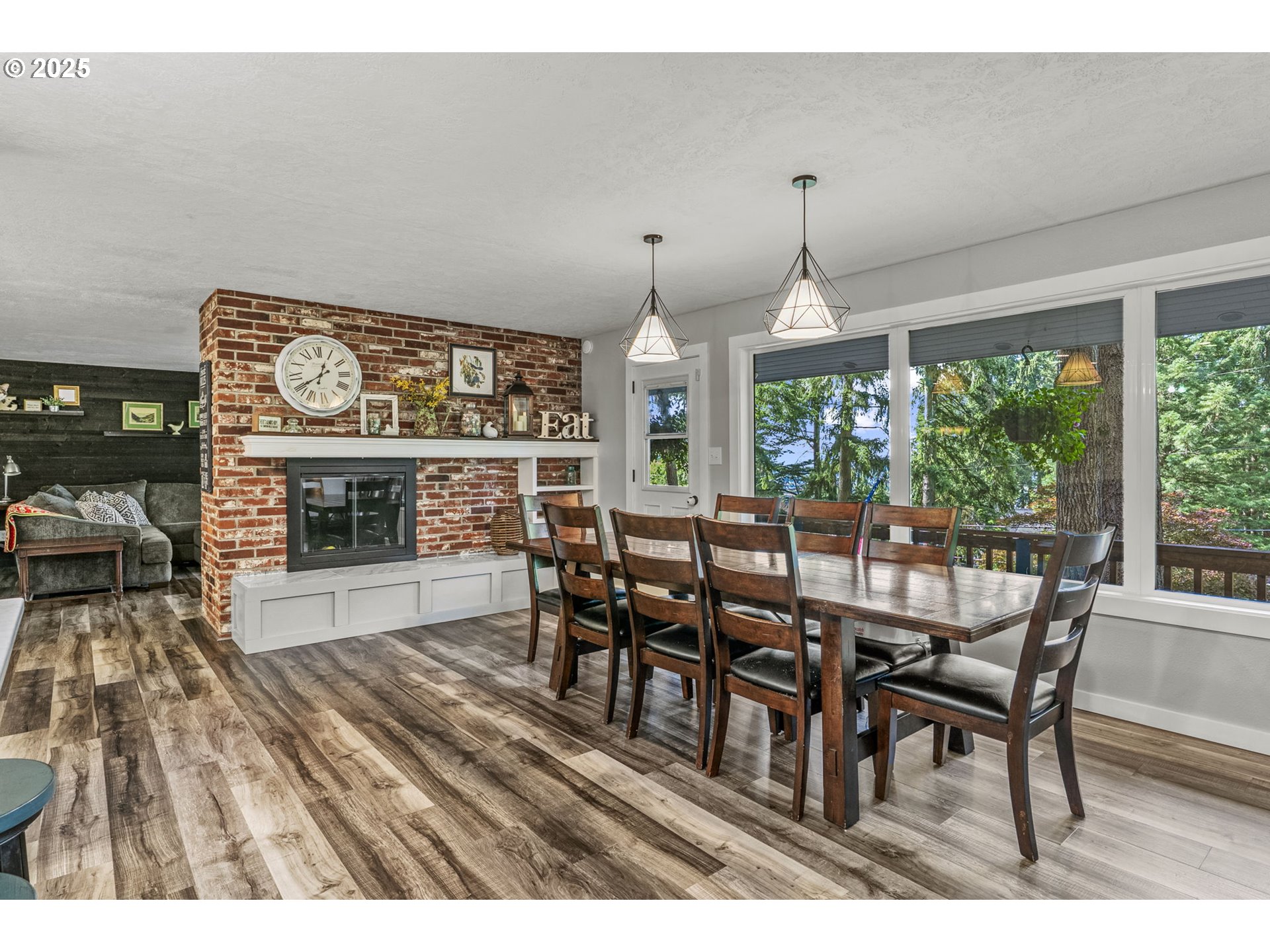 2342 E LYNNWOOD DR