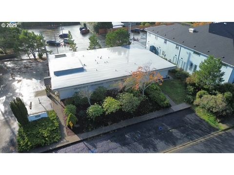 1576 12TH ST Florence OR 97439