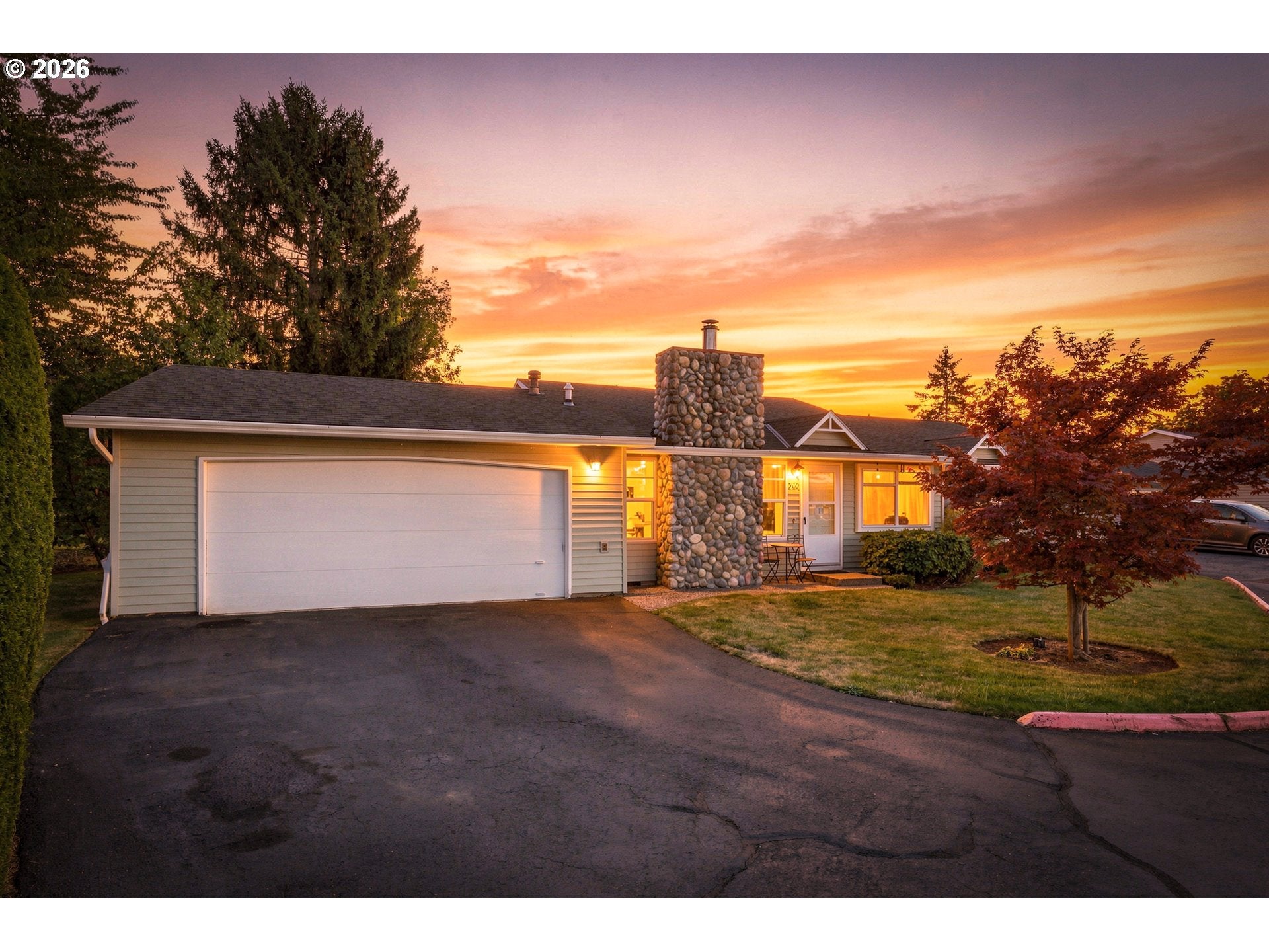 909 NE COCHRAN AVE