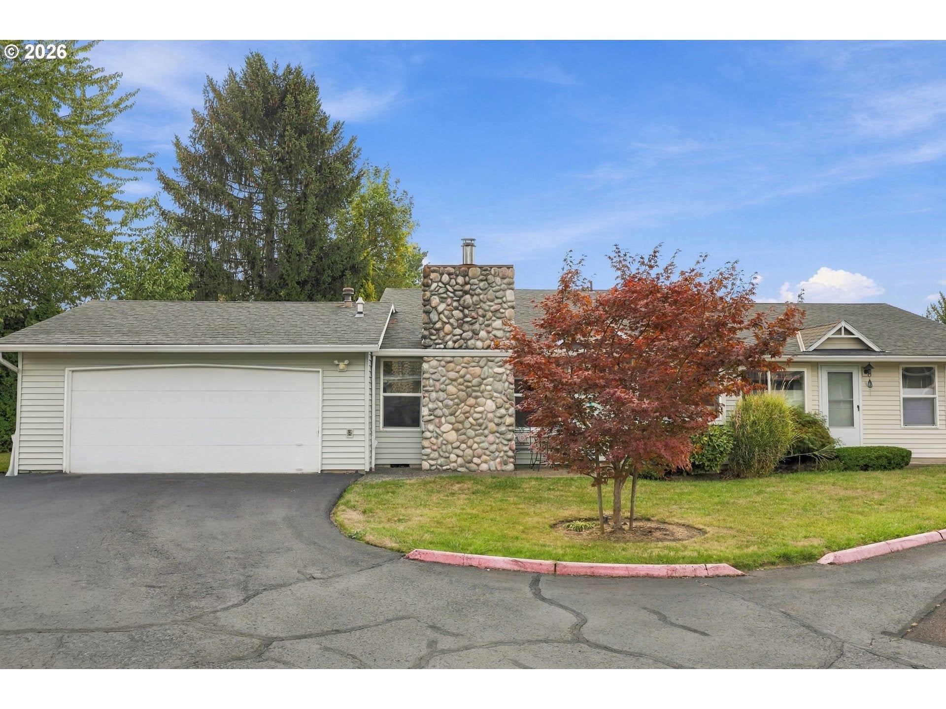 909 NE COCHRAN AVE