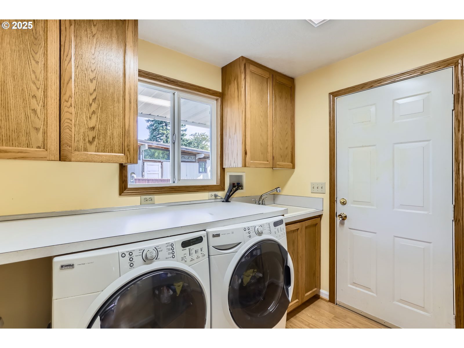 Portland, Oregon 97266, United States, 3 Bedrooms Bedrooms, ,2 BathroomsBathrooms,Residential,Active,172221