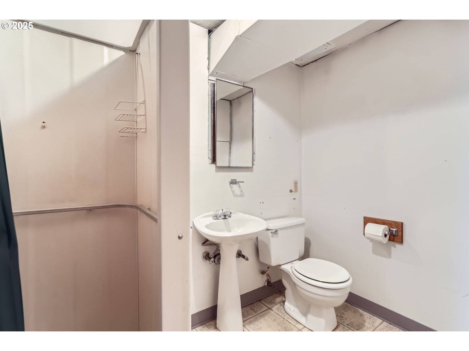 Portland, Oregon 97266, United States, 3 Bedrooms Bedrooms, ,2 BathroomsBathrooms,Residential,Active,172221