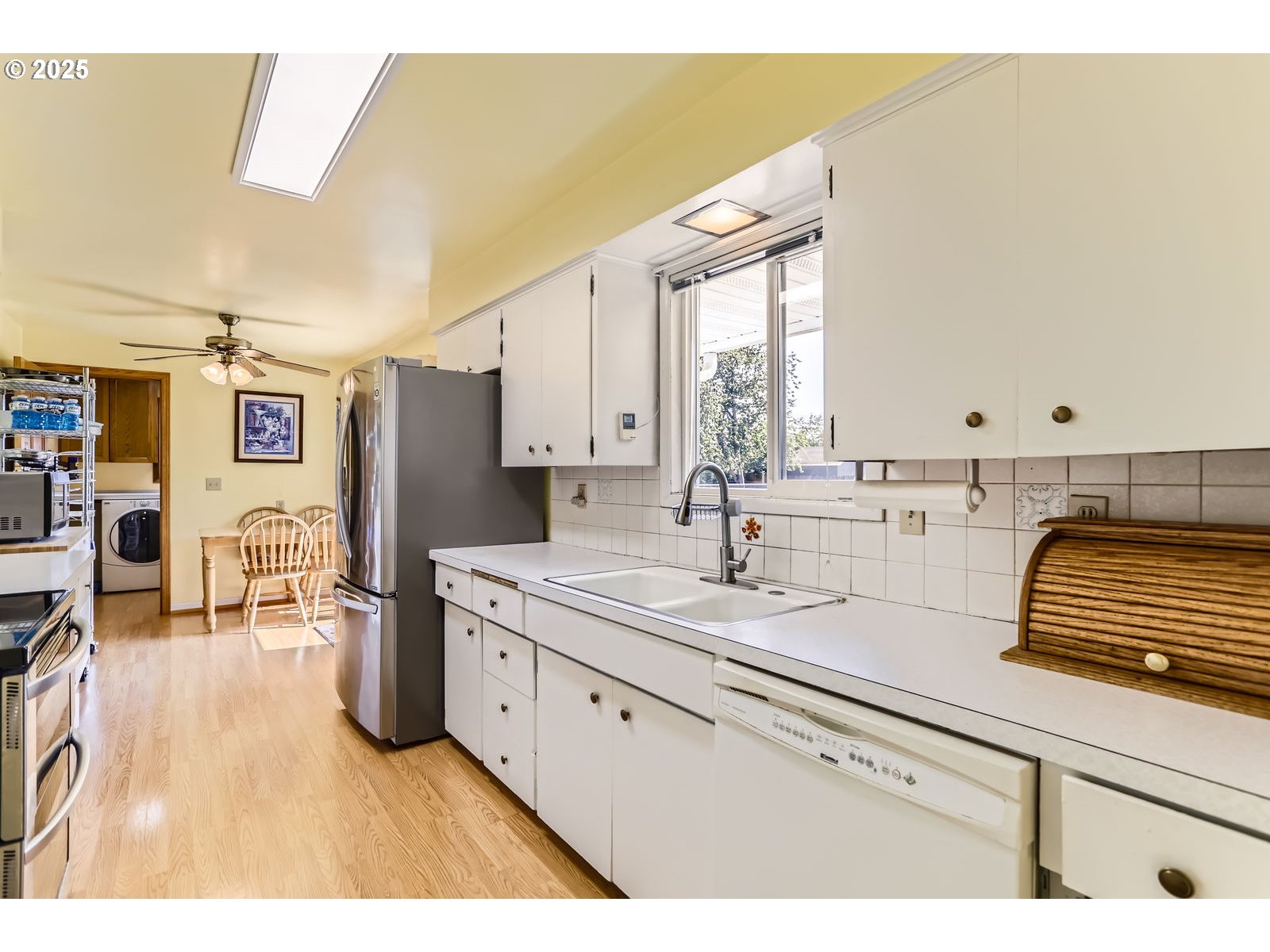 Portland, Oregon 97266, United States, 3 Bedrooms Bedrooms, ,2 BathroomsBathrooms,Residential,Active,172221