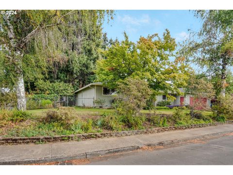 A home in Woodburn