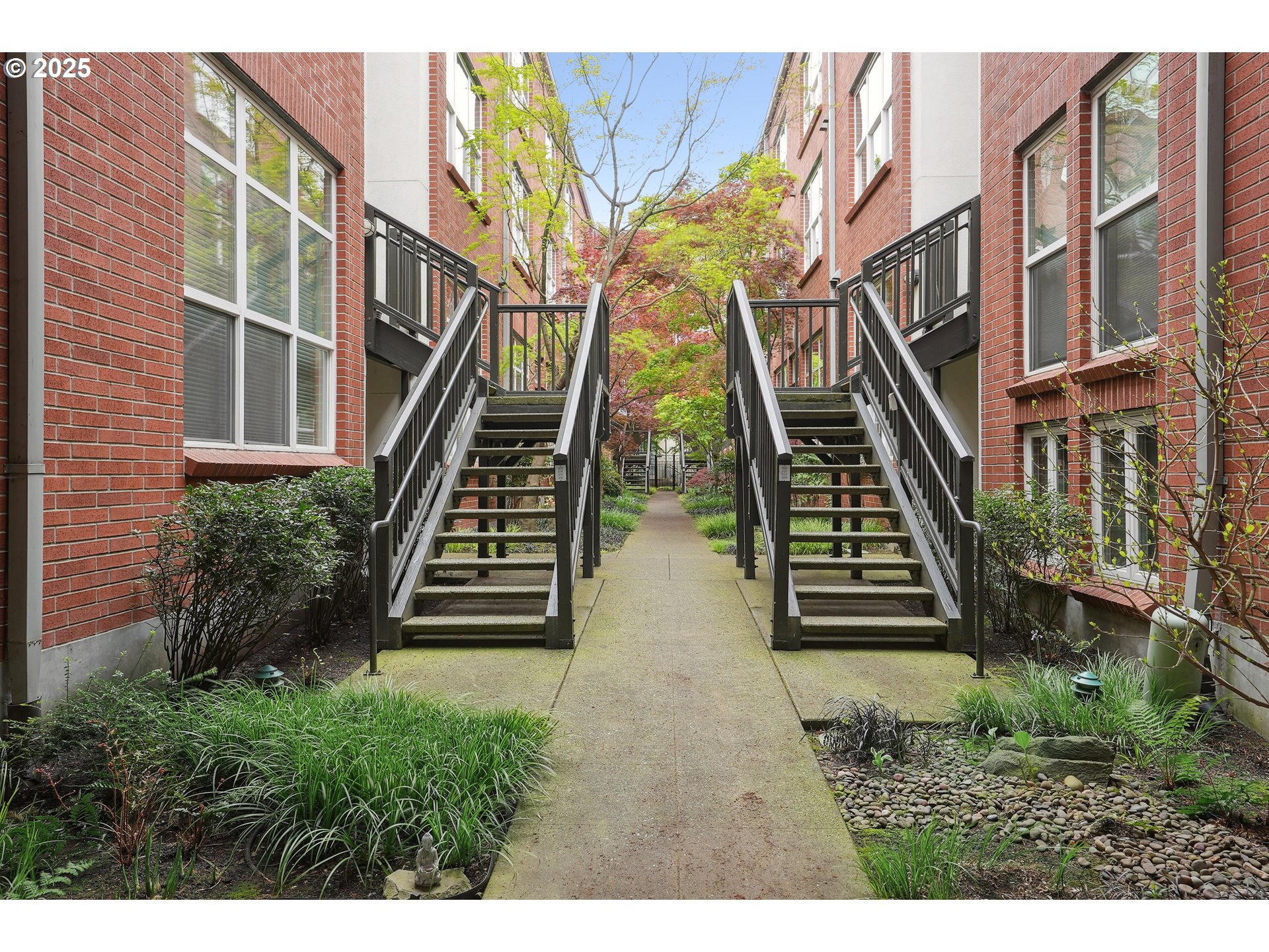 1009 NW HOYT ST 214