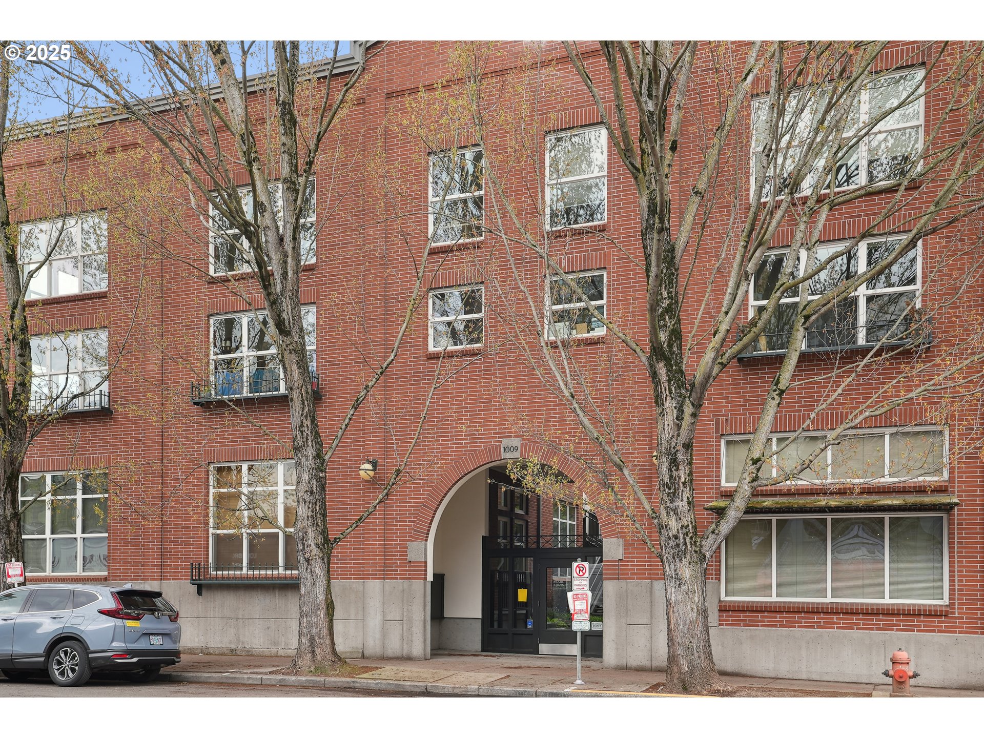 1009 NW HOYT ST 214