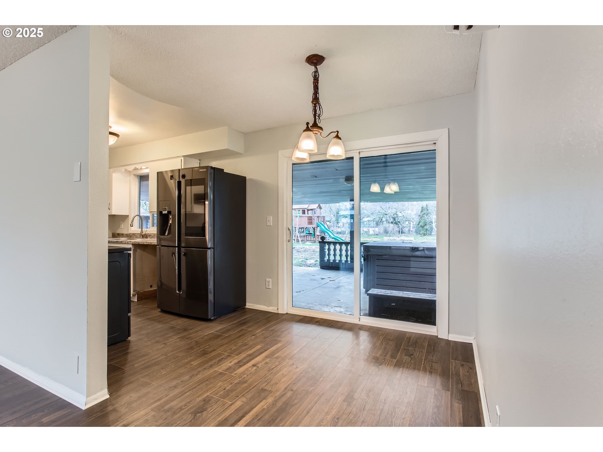 Vancouver, Washington 98664, United States, 3 Bedrooms Bedrooms, ,1 BathroomBathrooms,Residential,Pending,9733