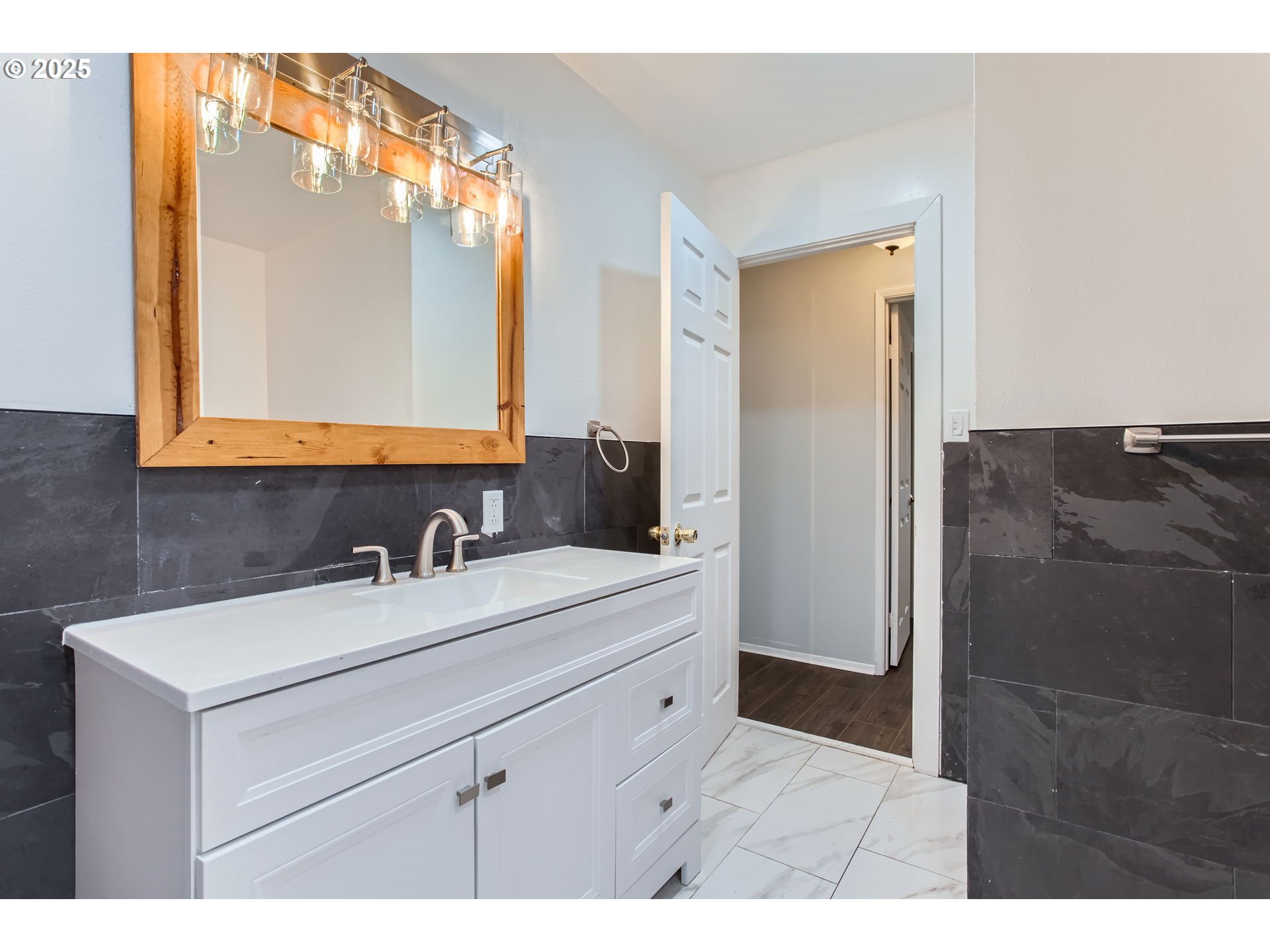 Vancouver, Washington 98664, United States, 3 Bedrooms Bedrooms, ,1 BathroomBathrooms,Residential,Pending,9733