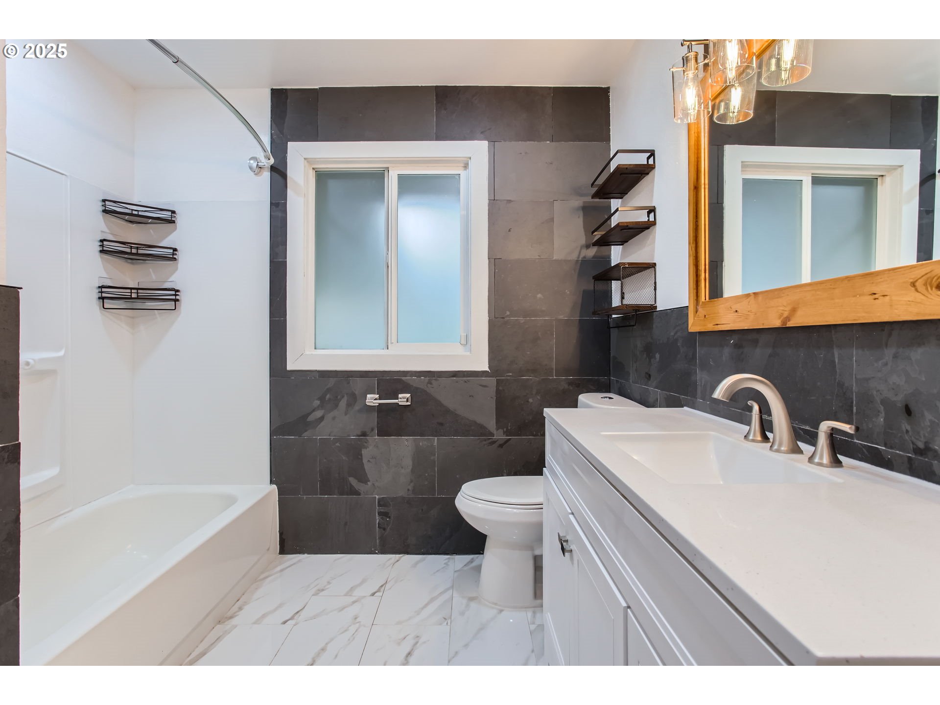 Vancouver, Washington 98664, United States, 3 Bedrooms Bedrooms, ,1 BathroomBathrooms,Residential,Pending,9733