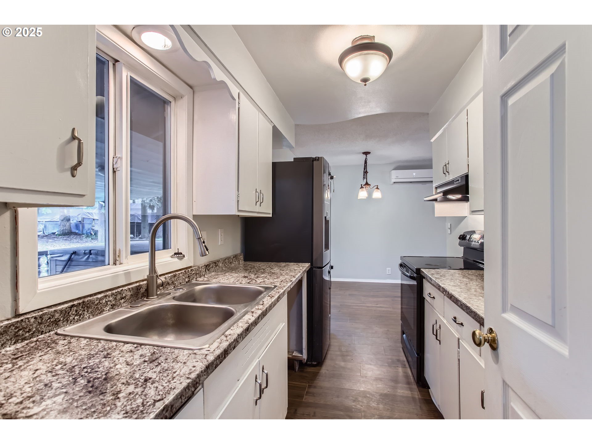 Vancouver, Washington 98664, United States, 3 Bedrooms Bedrooms, ,1 BathroomBathrooms,Residential,Pending,9733