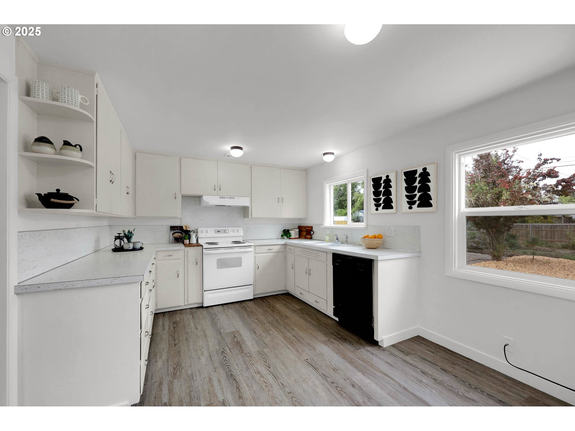 Eugene, Oregon 97405, United States, 3 Bedrooms Bedrooms, ,2 BathroomsBathrooms,Residential,Pending,208663