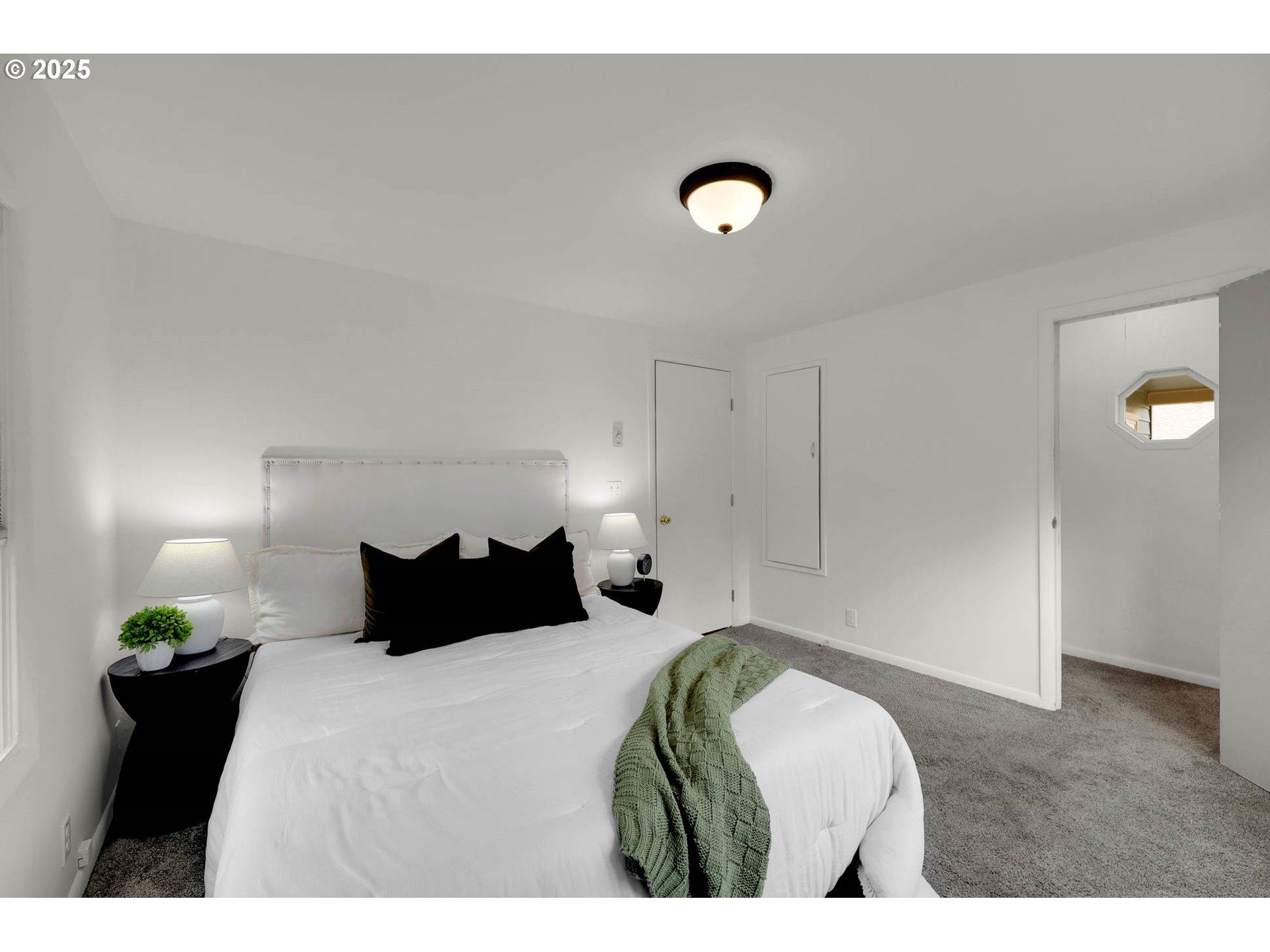 Eugene, Oregon 97405, United States, 3 Bedrooms Bedrooms, ,2 BathroomsBathrooms,Residential,Pending,208663