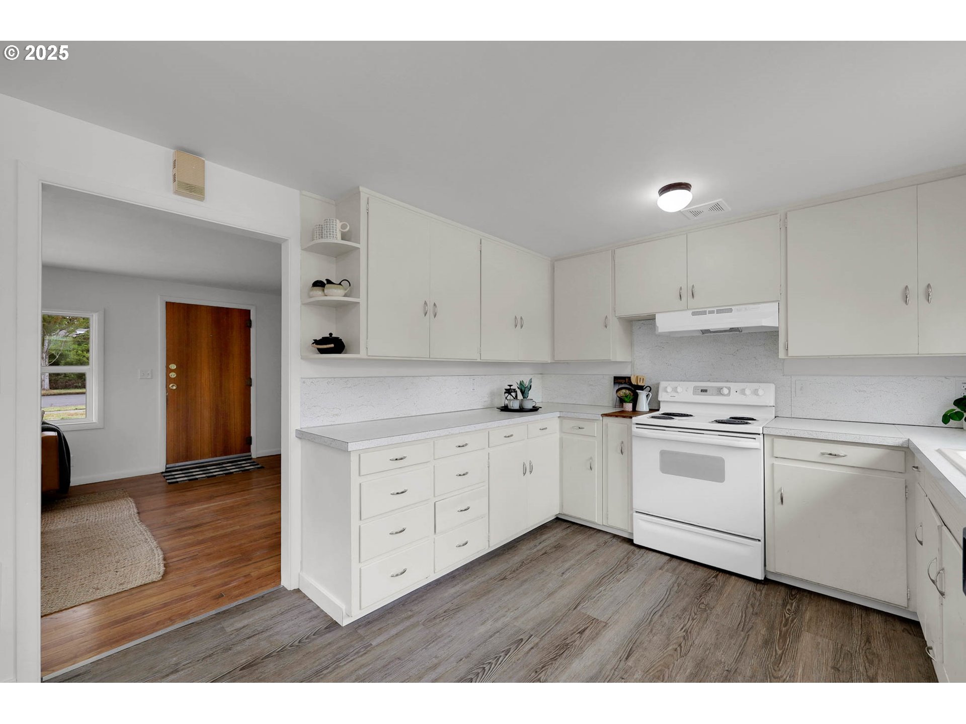 Eugene, Oregon 97405, United States, 3 Bedrooms Bedrooms, ,2 BathroomsBathrooms,Residential,Pending,208663