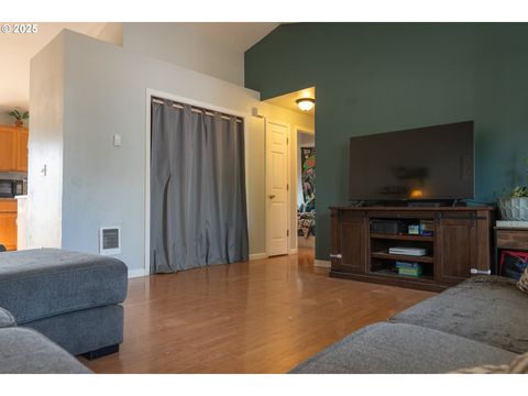Tiny photo for 689 Blue Jay Loop, Creswell, OR 97426 (MLS # 798407386)