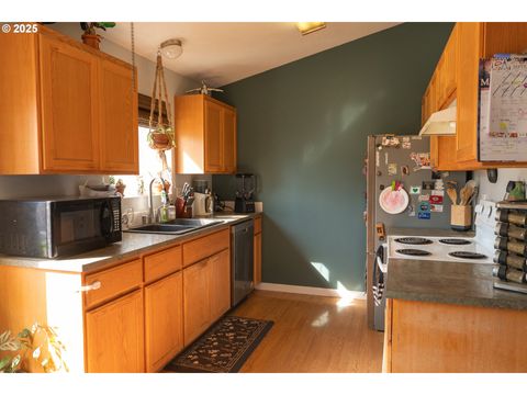 Tiny photo for 689 Blue Jay Loop, Creswell, OR 97426 (MLS # 798407386)