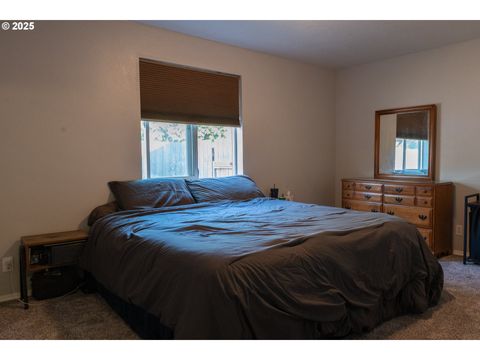 Tiny photo for 689 Blue Jay Loop, Creswell, OR 97426 (MLS # 798407386)