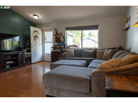 Tiny photo for 689 Blue Jay Loop, Creswell, OR 97426 (MLS # 798407386)