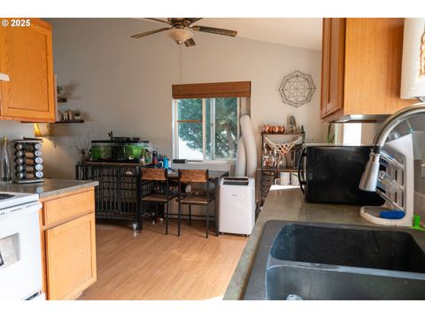 Tiny photo for 689 Blue Jay Loop, Creswell, OR 97426 (MLS # 798407386)