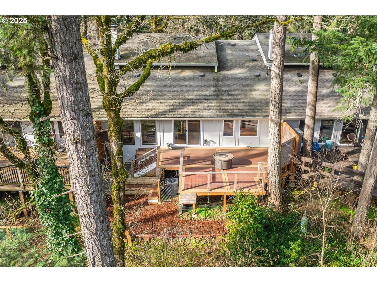 4268 WOODSIDE CIR

                                                                             Lake Oswego                                

                                    , OR - $584,000