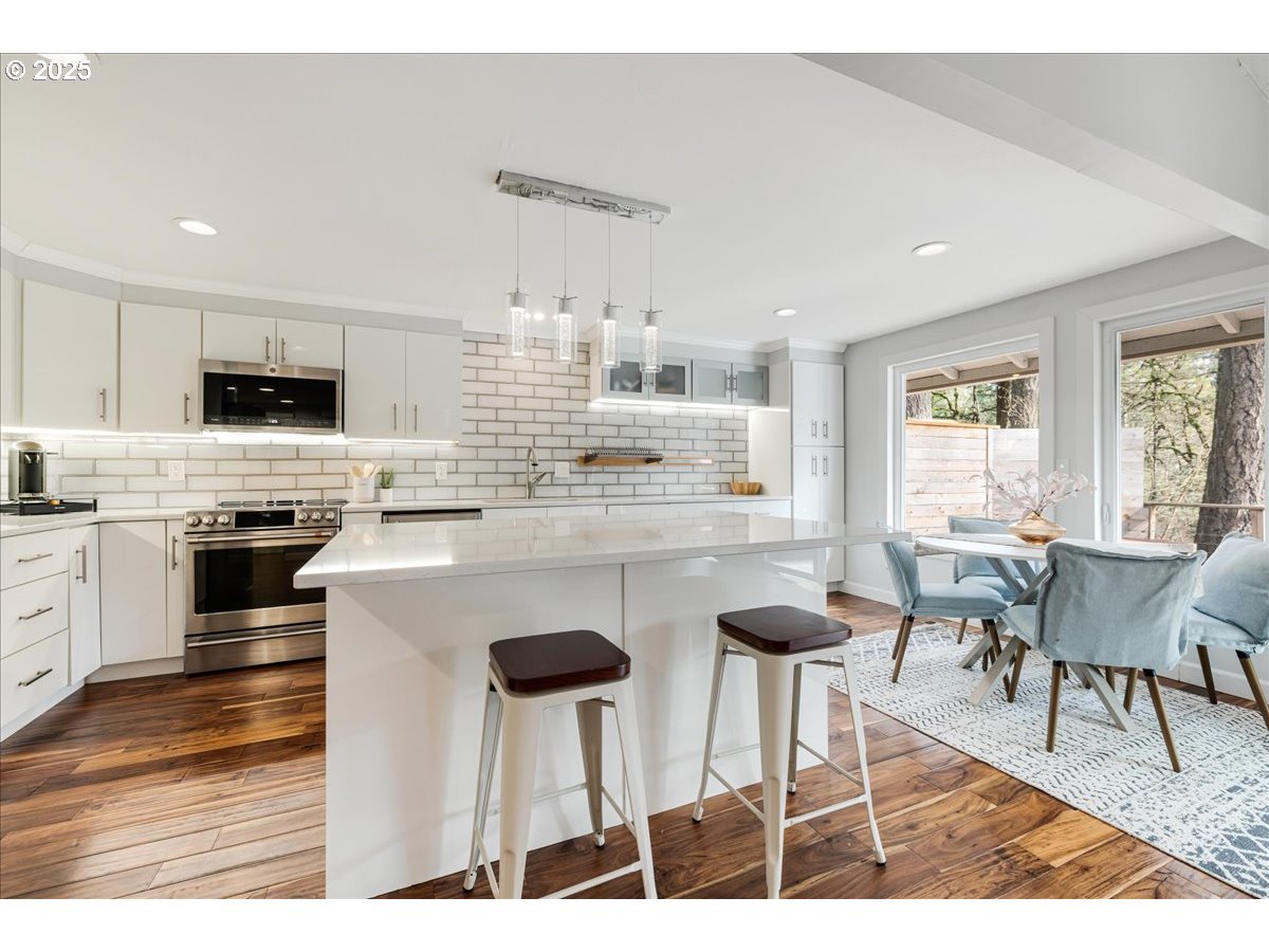 4268 WOODSIDE CIR