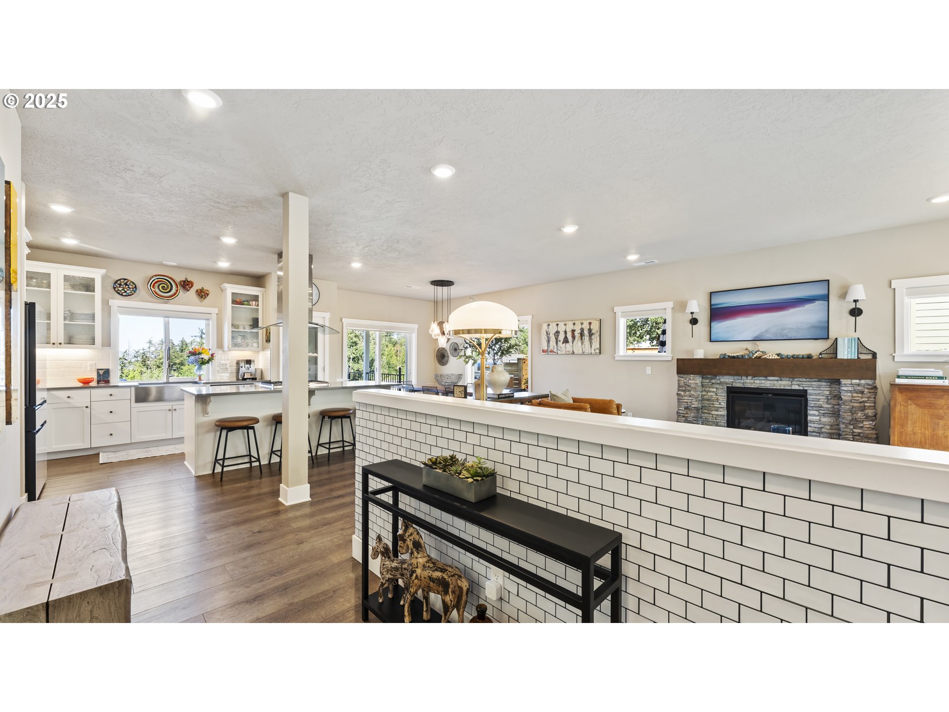 2619 CASCARA DR