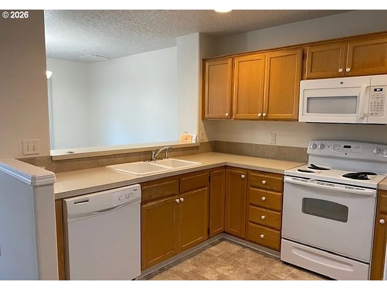 41733 NW BELLINGHAM CT