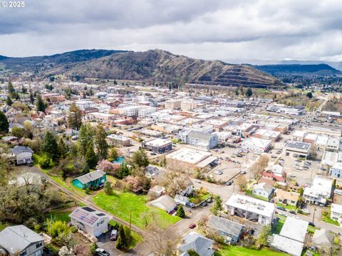 A home in Roseburg