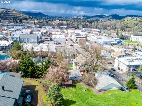 A home in Roseburg