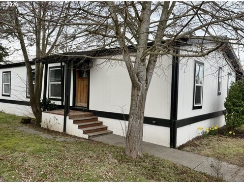 660 VILLAGE DR 13 Molalla OR 97038