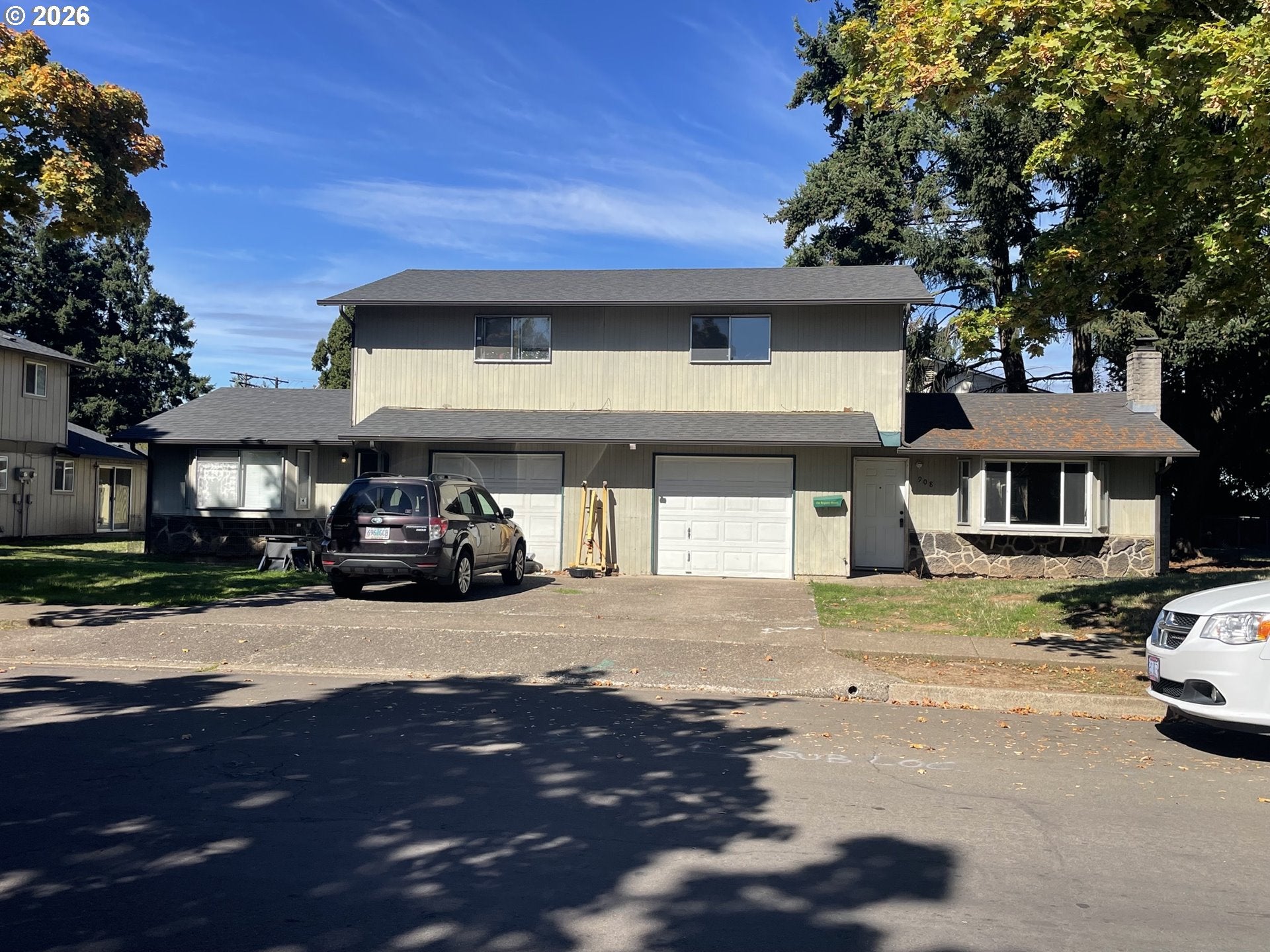 908 N CLOVERLEAF LOOP