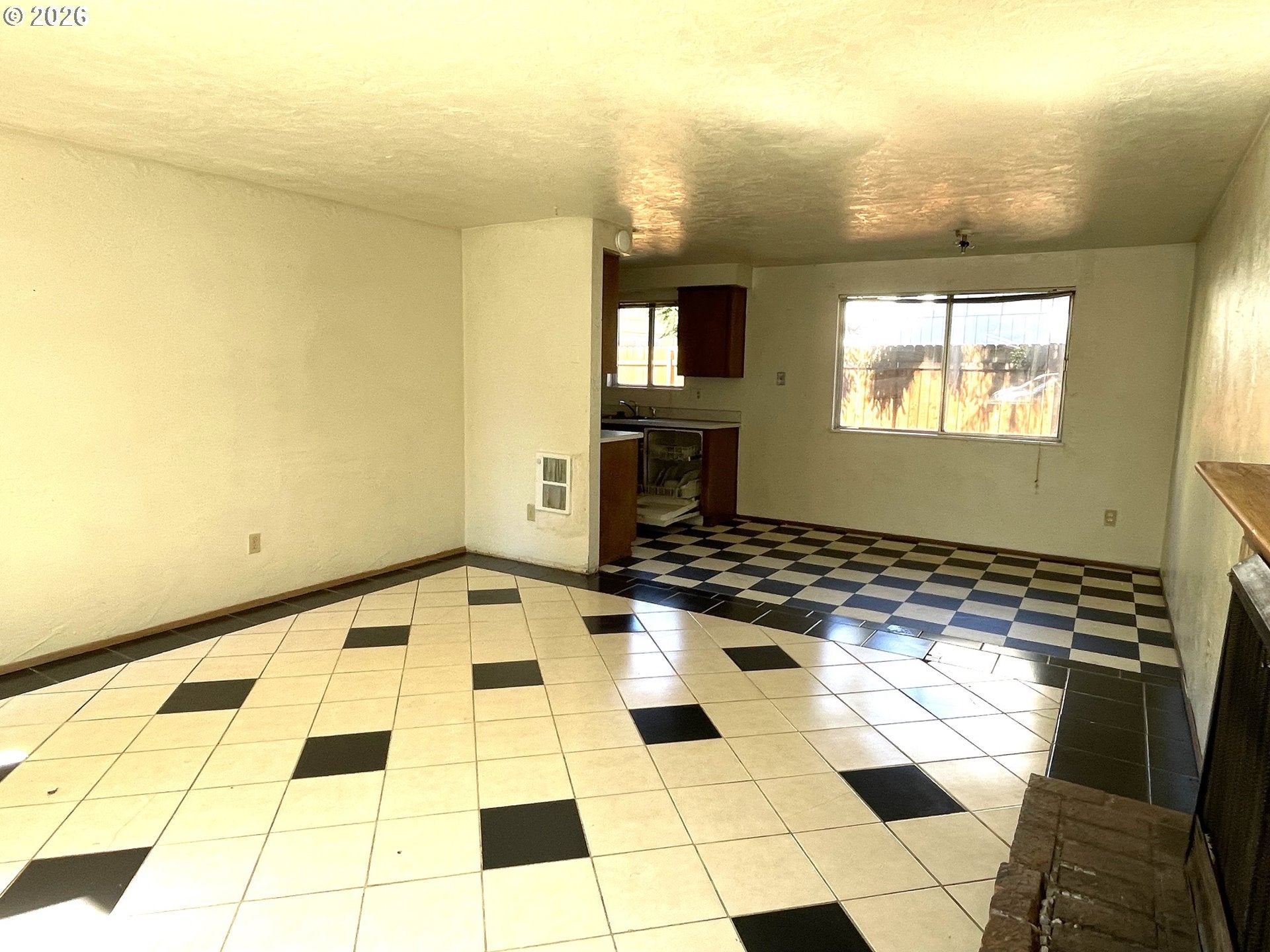 908 N CLOVERLEAF LOOP