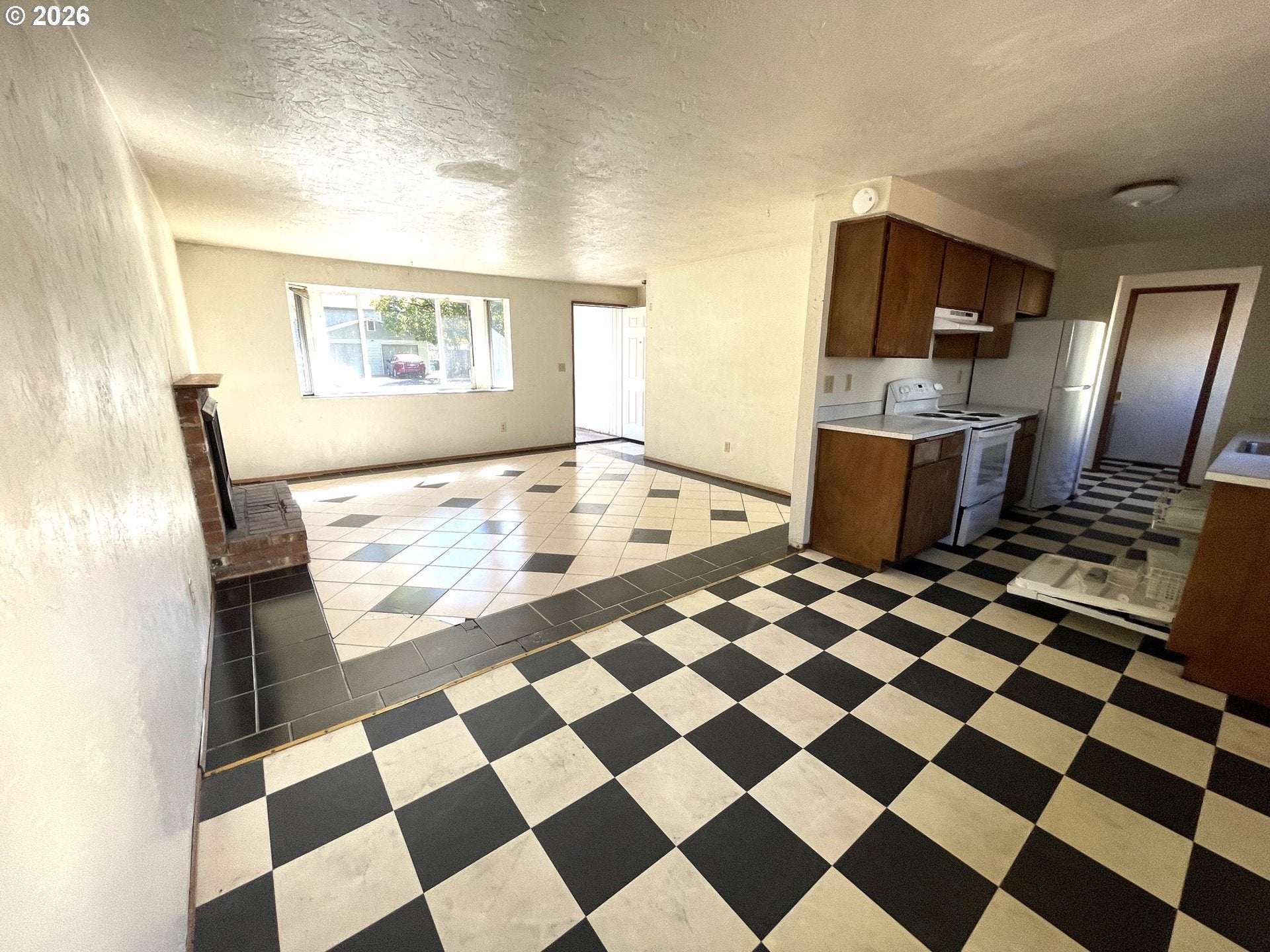 908 N CLOVERLEAF LOOP