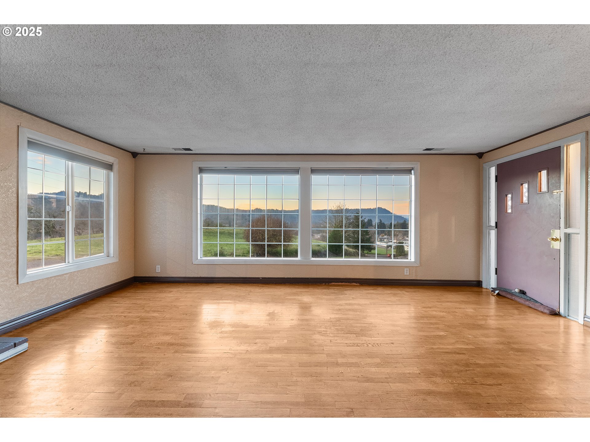 1183 LOOKINGGLASS RD