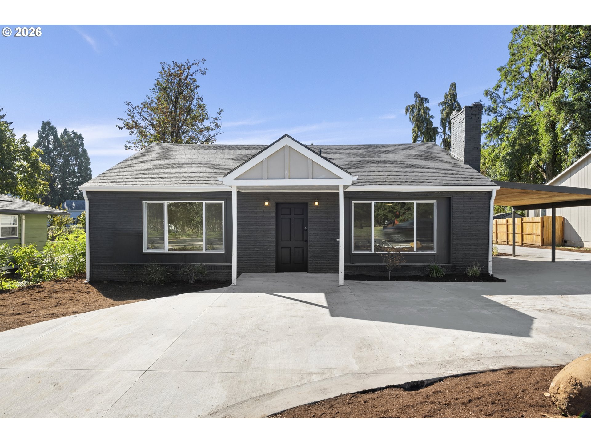 572 HOLMES LN