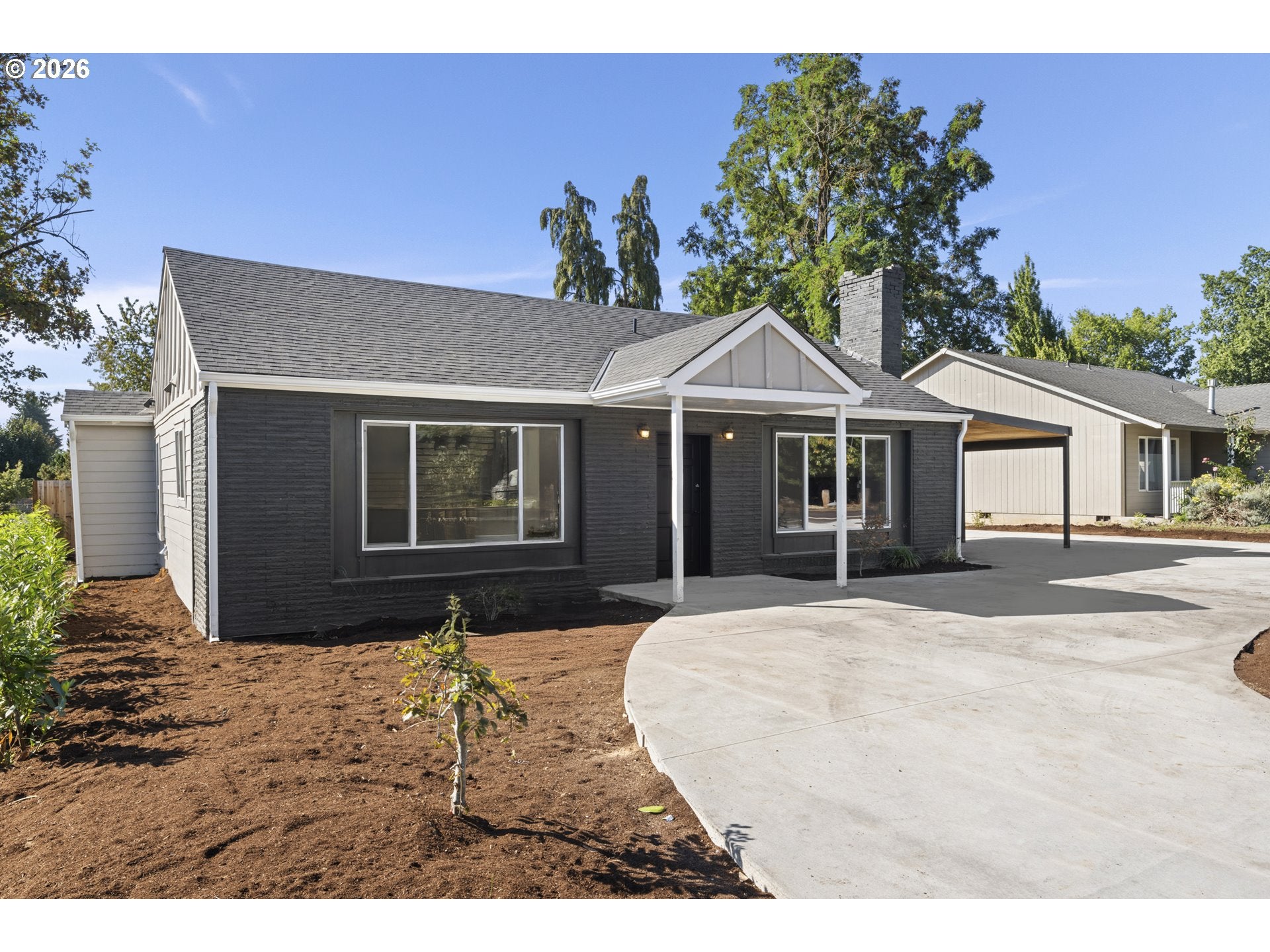 572 HOLMES LN