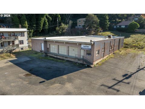 665 HEMLOCK AVE Coos Bay OR 97420