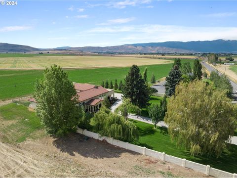 A home in Baker City