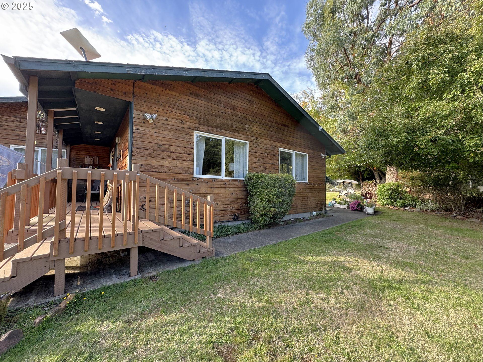 2475 S SMITH RIVER RD