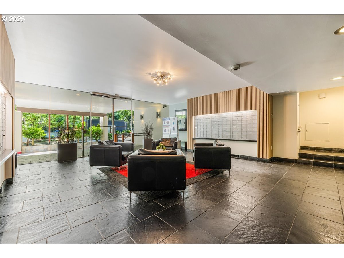 255 SW HARRISON ST 15A