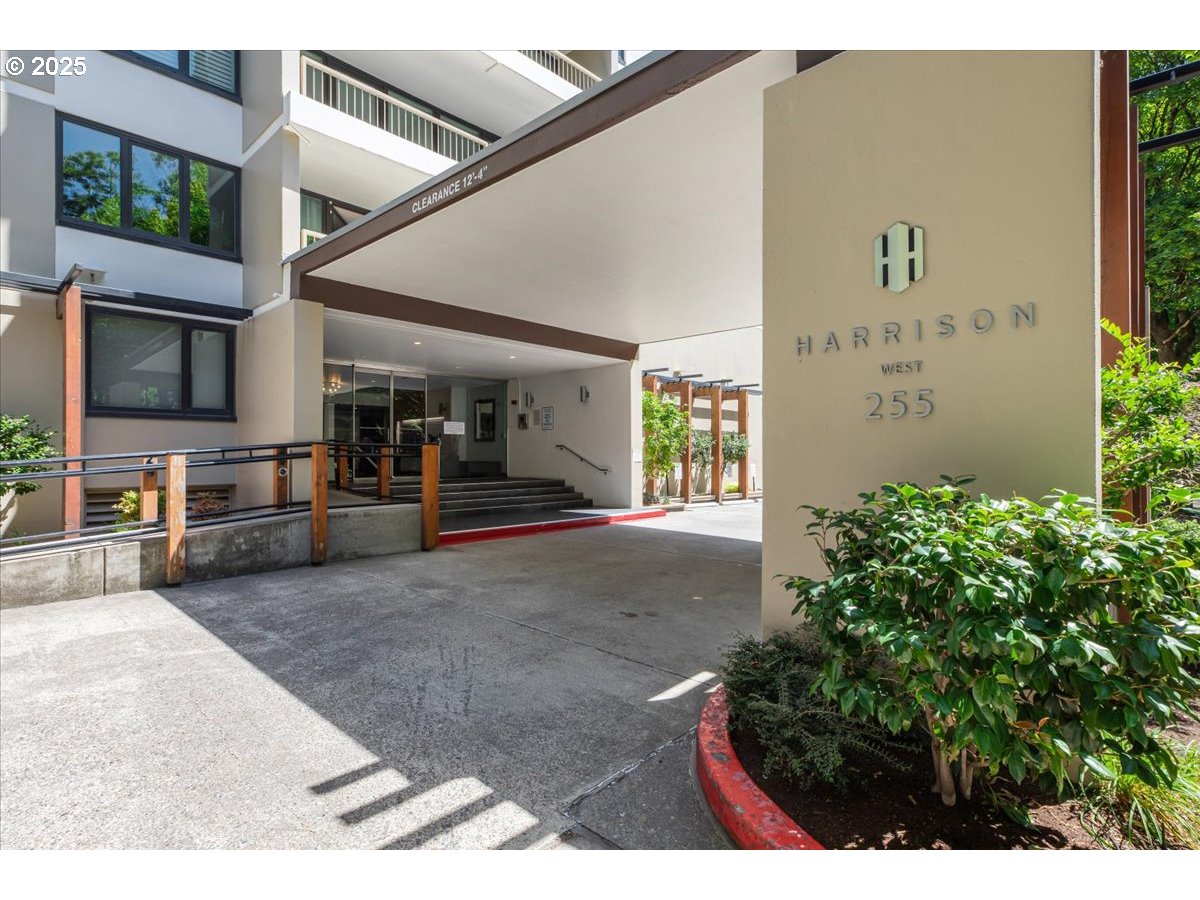 255 SW HARRISON ST 15A