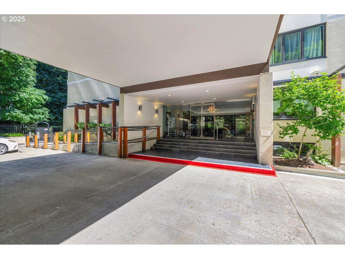 255 SW HARRISON ST 15A