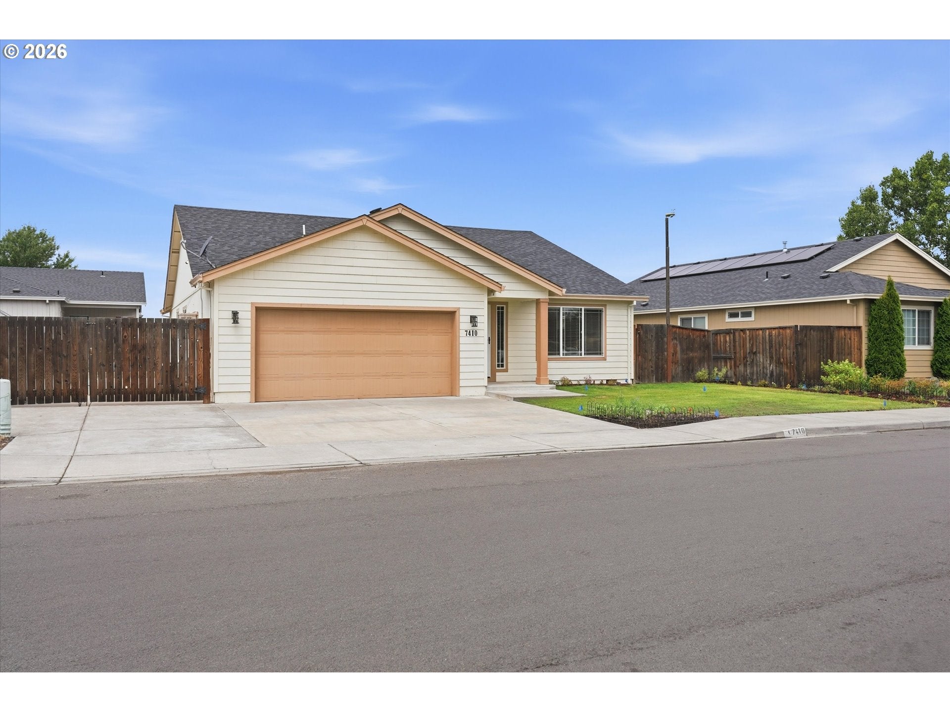 7410 DESERT VIEW DR