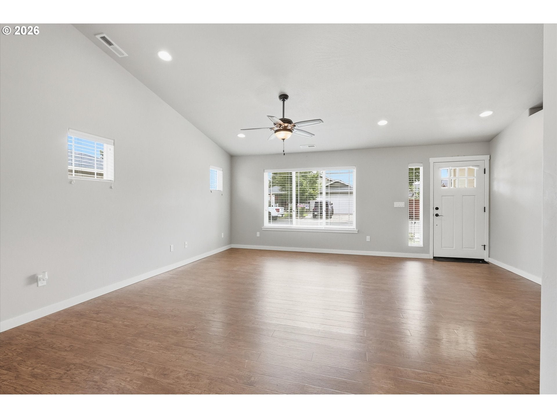 7410 DESERT VIEW DR