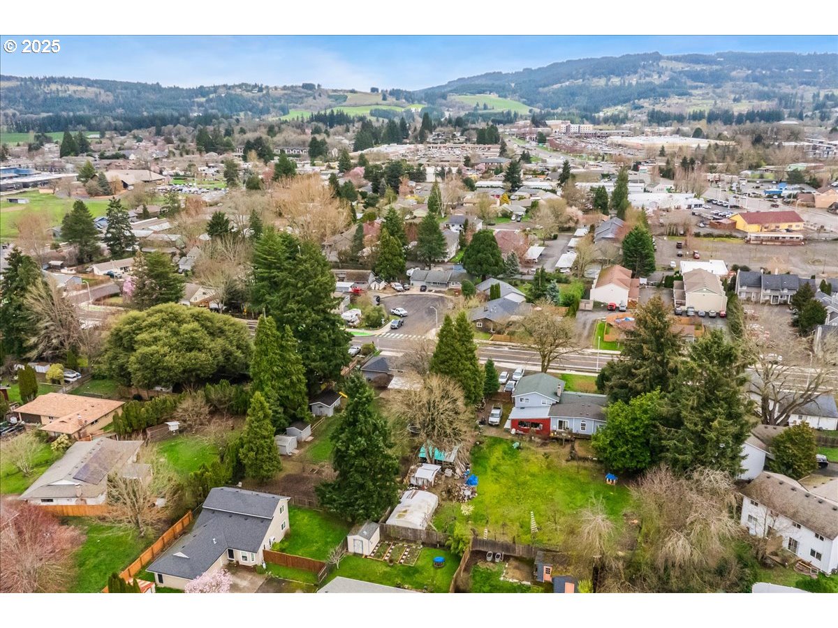 Newberg, Oregon 97132, United States, 4 Bedrooms Bedrooms, ,2 BathroomsBathrooms,Residential,Active,92529